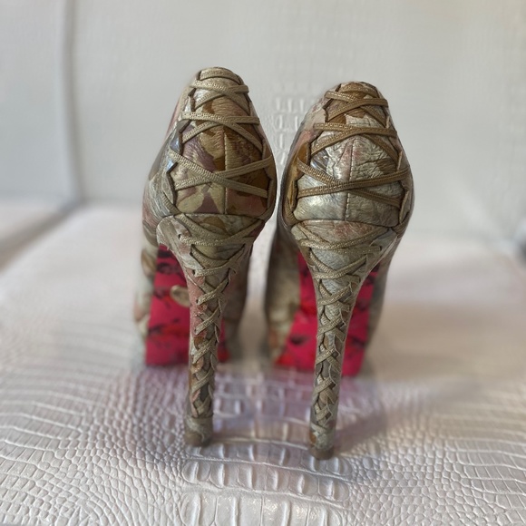 Betsey Johnson Ditan Pink Floral Leather Faux Lace Up Platform Boots size - Picture 4 of 7